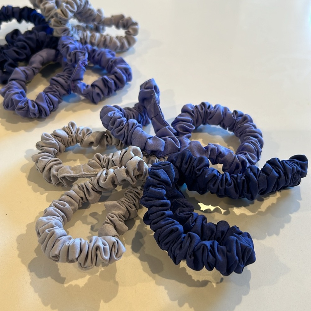 Brand New: ATHLETA mini-scrunchies